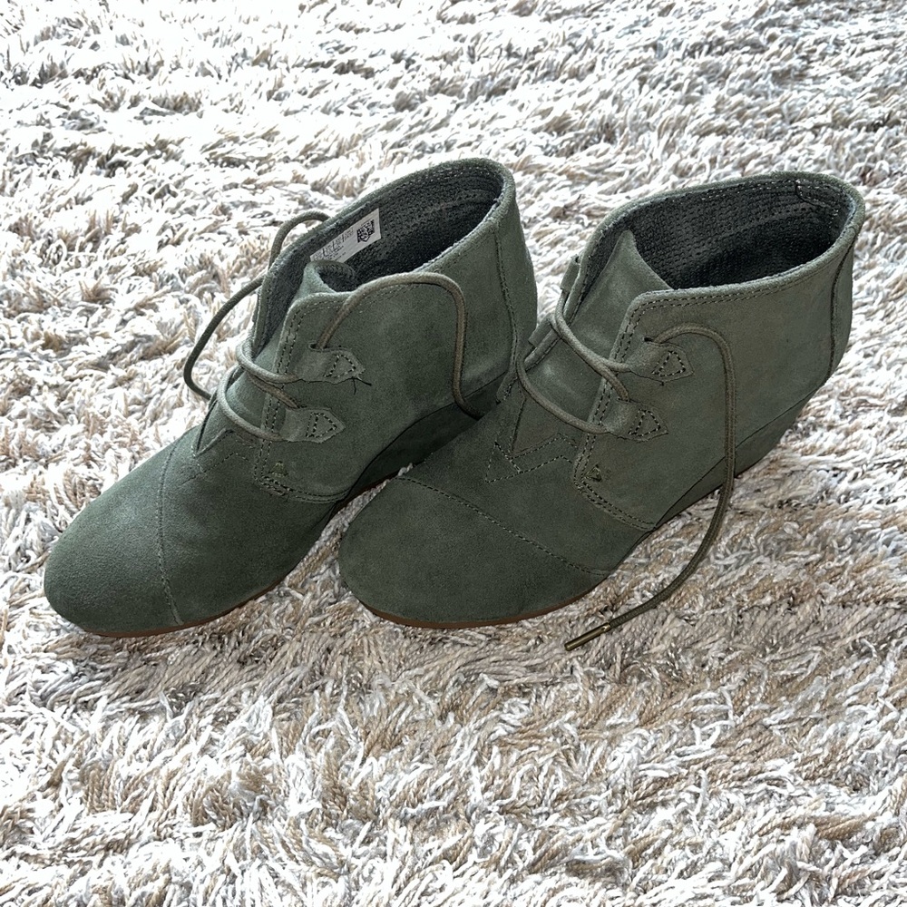 TOMS Dark Green Wedge shoes